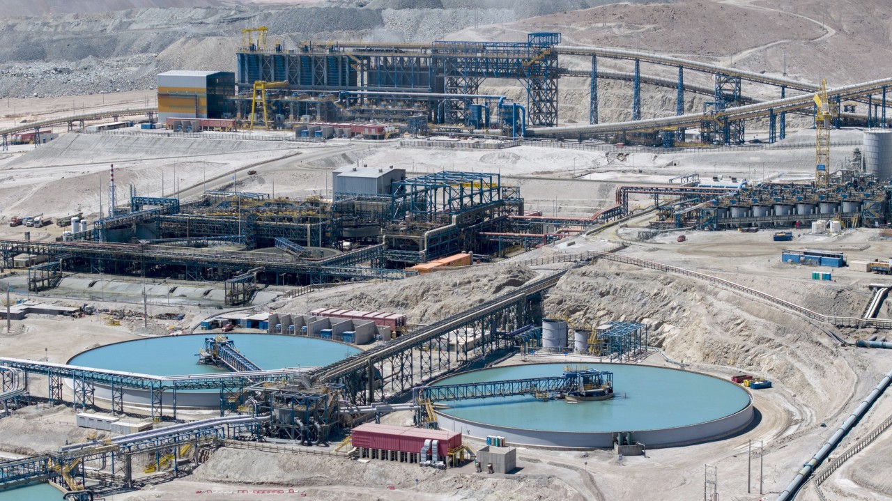Planta concentradora en una gran faena minera de Chile